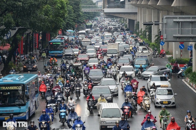 Hanoi traffic congestion persists as more new bottlenecks emerge - 1 Hanoi traffic congestion persists as more new bottlenecks emerge - 1