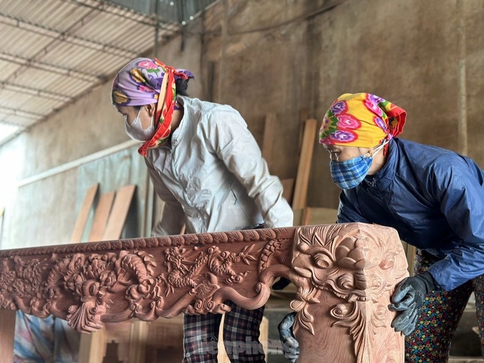 Hundred-year-old carpentry village gears up for Tet - 5 Hundred-year-old carpentry village gears up for Tet - 5