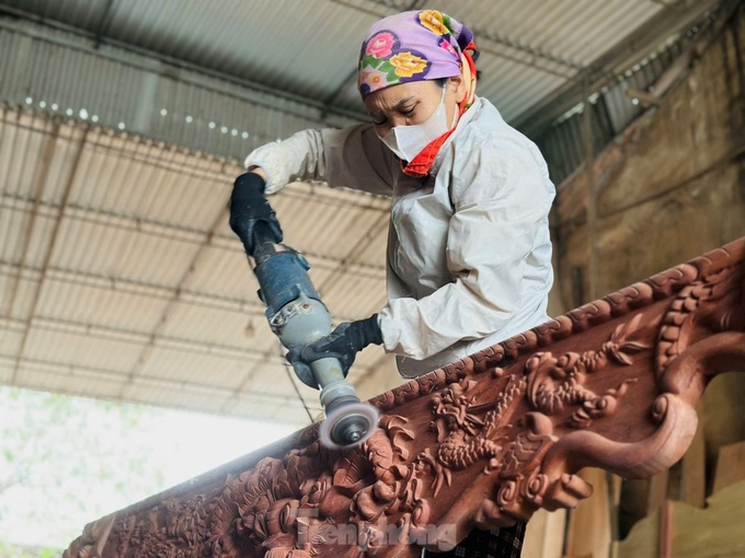 Hundred-year-old carpentry village gears up for Tet - 3 Hundred-year-old carpentry village gears up for Tet - 3
