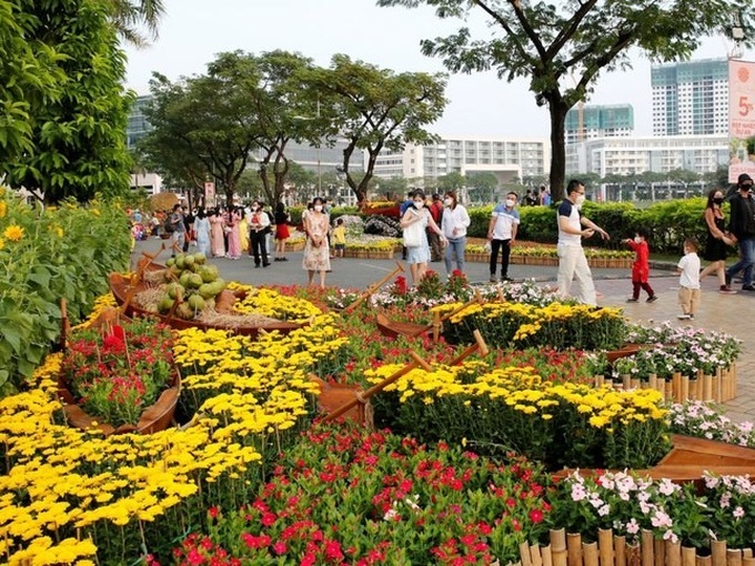 Hanoi to hold 70 Tet flower markets - 1