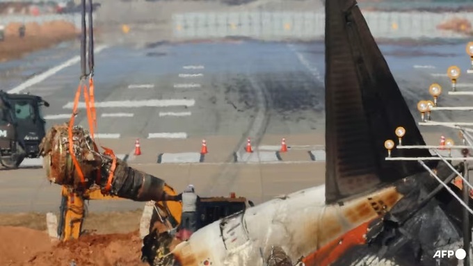 South Korea to lift Jeju Air plane tail after fatal crash - 1