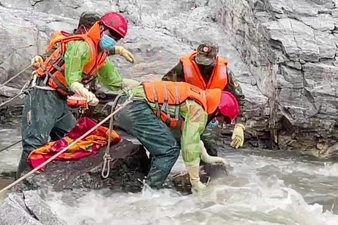 Bodies of two missing workers found at Kon Tum hydropower plant project - 1 Bodies of two missing workers found at Kon Tum hydropower plant project - 1