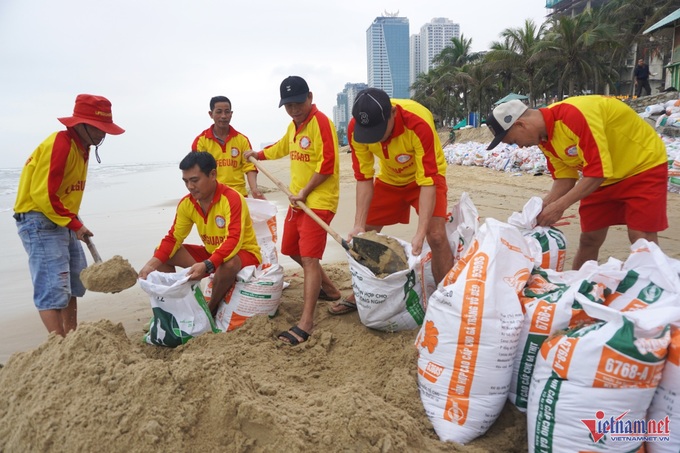 Erosion-hit beach in Danang reinforced - 2