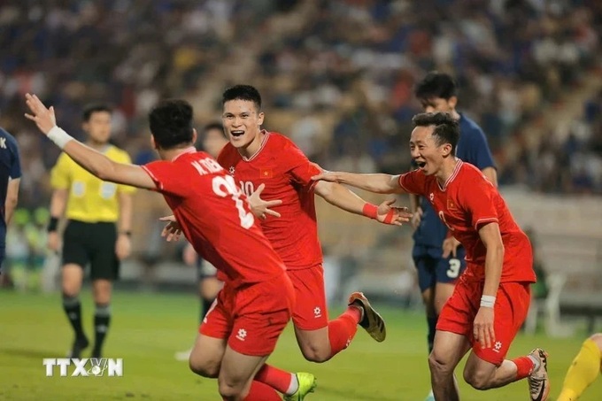 Vietnam win ASEAN Cup trophy - 1