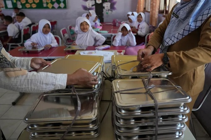 Indonesia launches free-meal programme to combat stunting - 1