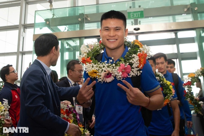 Victorious ASEAN Cup 2024 football team welcomed home - 9