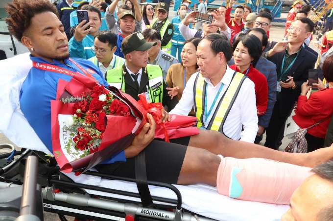 Victorious ASEAN Cup 2024 football team welcomed home - 4