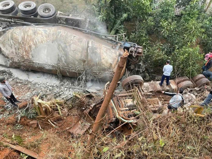 Two killed in Yen Bai traffic accident - 1