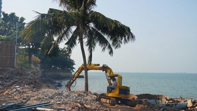 Vung Tau removes sea-encroaching construction works - 1