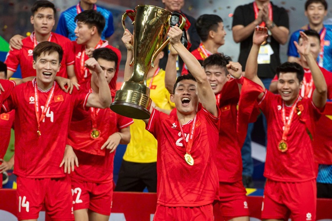 Vietnam football team awarded over VND30 billion after ASEAN Cup win - 1