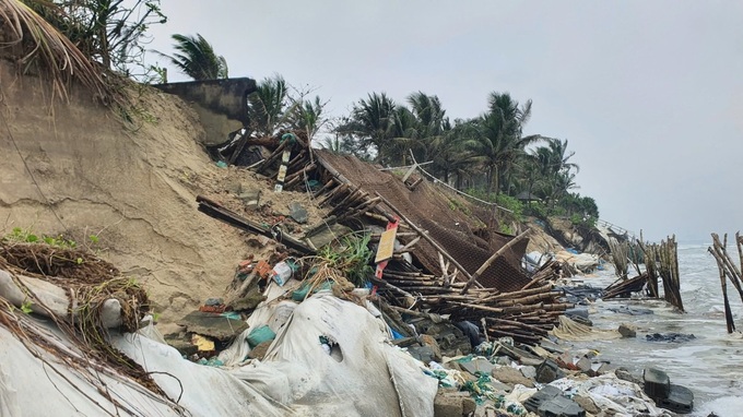 State of emergency declared for coastal erosion in Hoi An - 1