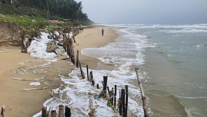 State of emergency declared for coastal erosion in Hoi An - 4