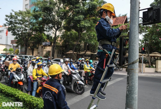 HCM City streets report serious congestion - 4