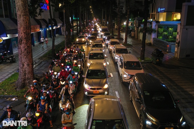 HCM City streets report serious congestion - 2