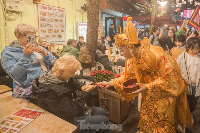 Hanoi's food street gets new look. - 4