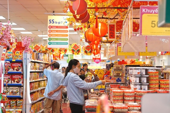 HCM City supermarkets jammed as Tet nearing - 6