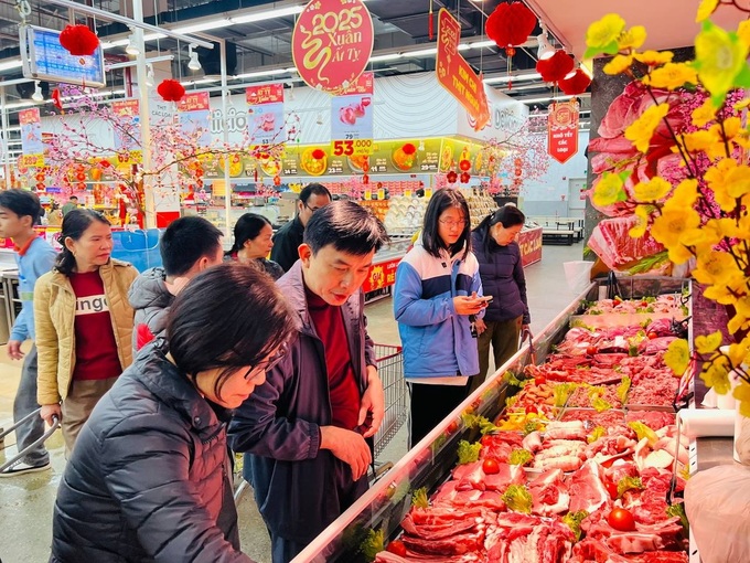 HCM City supermarkets jammed as Tet nearing - 7