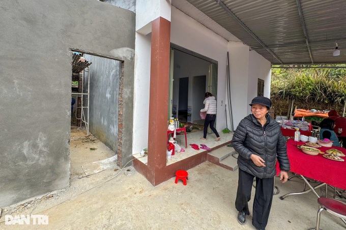 New house given to Bac Kan woman - 3