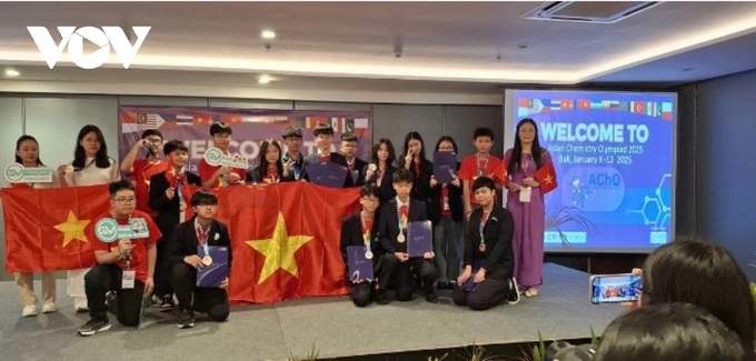 Vietnamese students shine at 2025 Asian Chemistry Olympiad with 9 medals - 1