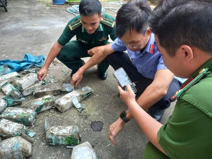 Twenty-five kilos of drugs found on Con Dao beach - 1