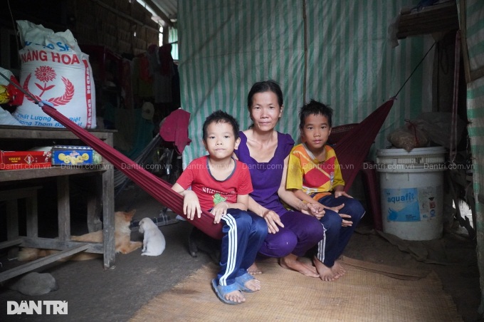 Disadvantaged Tra Vinh family welcomes new house - 4