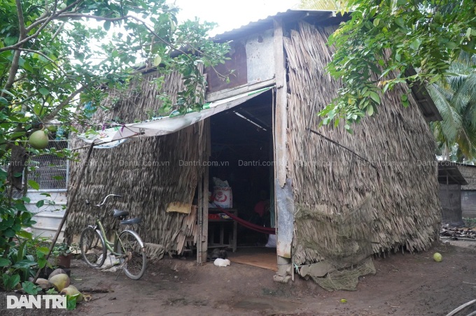 Disadvantaged Tra Vinh family welcomes new house - 3