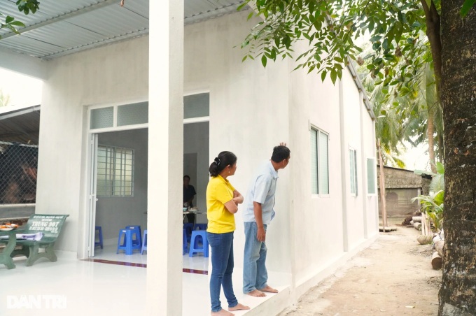 Disadvantaged Tra Vinh family welcomes new house - 2