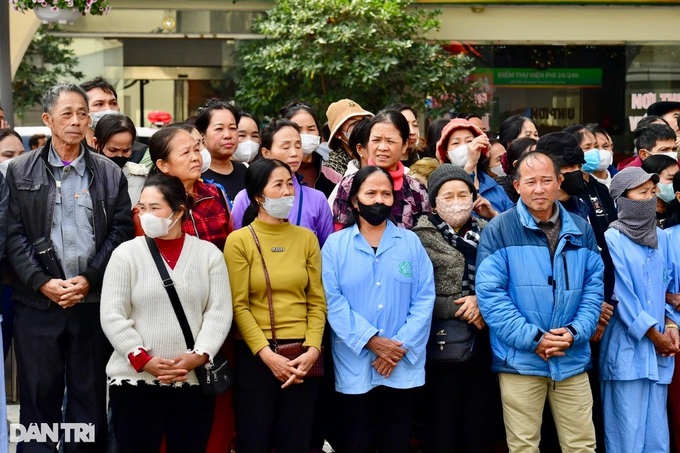 Hundreds of Tet gifts granted to patients at Hanoi hospital - 1