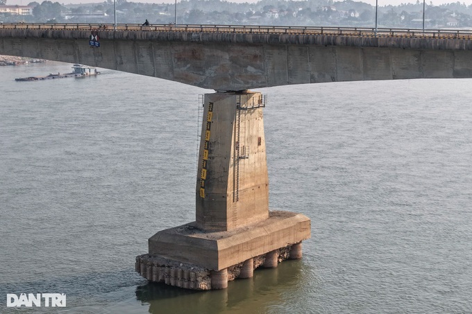 Bridges show foundation on drying rivers - 6