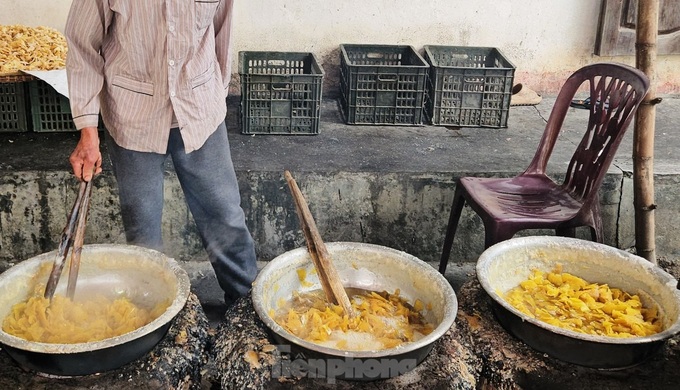 Hue Ginger Candy Village busy before Tet - 7