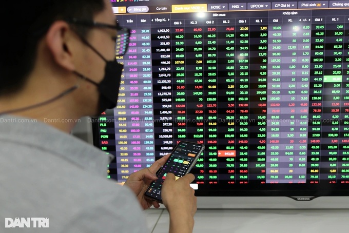 Green momentum likely to persist on Vietnam's stock market - 1