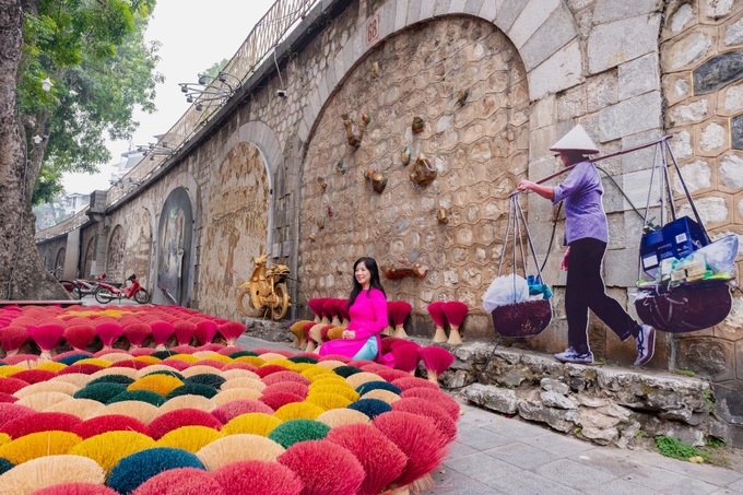 Hanoi Tet displayed on mural street - 5