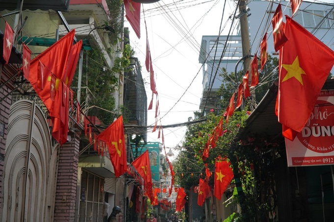 HCM City alleys get new face for Tet - 6