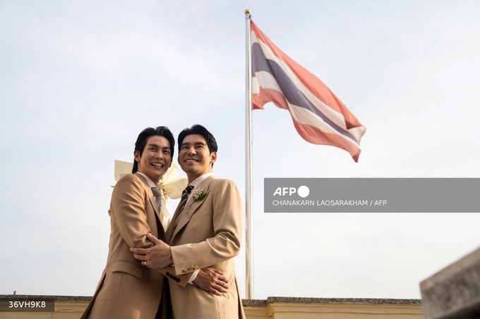 Hundreds to wed as Thai same-sex marriage law comes into force - 1