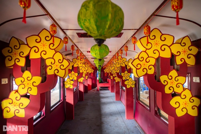 Tet atmosphere on trains - 7