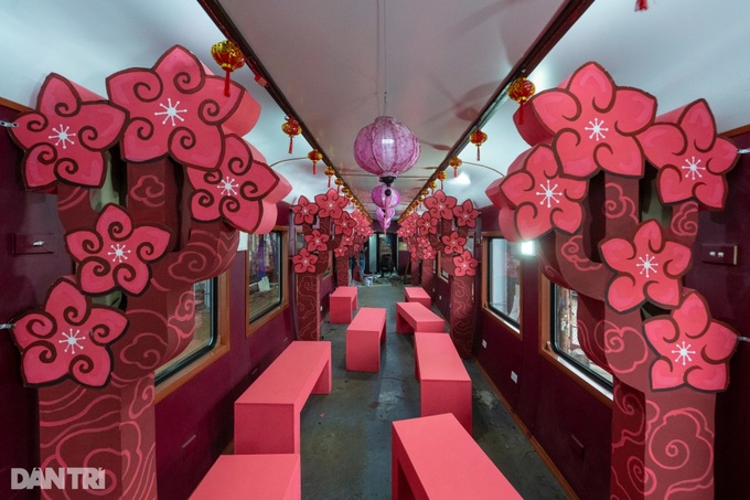 Tet atmosphere on trains - 6