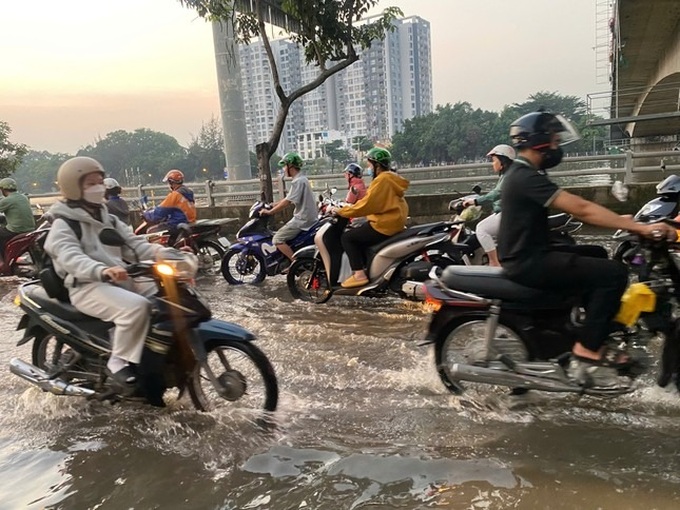 HCM City faces flooding risks during Tet - 1