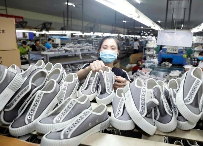 Vietnamese footwear companies urged to boost green exports - 1