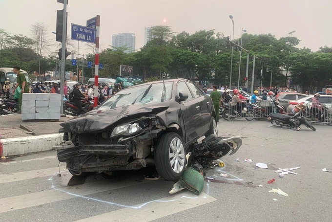 Traffic accidents kill 54 people on first two days of Tet holiday - 1