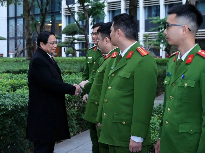 PM Pham Minh Chinh pays Lunar New Year visit to police force - 1