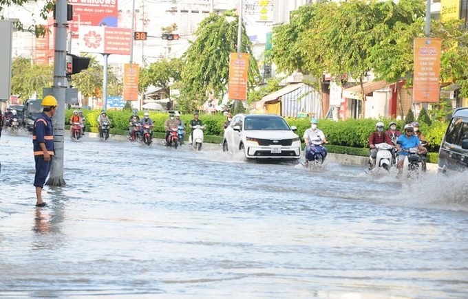 Southern region faces flooding during Tet Festival - 1