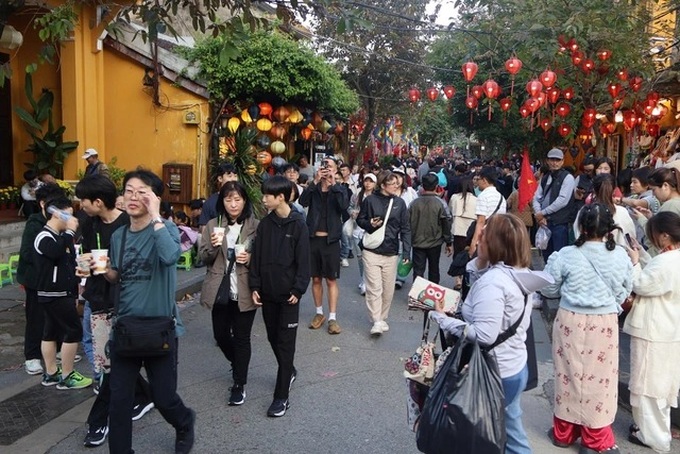 Visitors to Quang Nam surge on Tet - 1