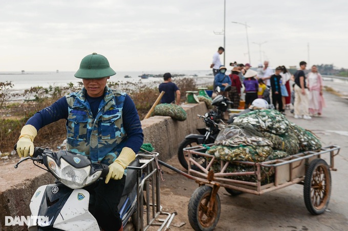 Nam Dinh fishermen enjoy big catches on first lunar year trips - 2