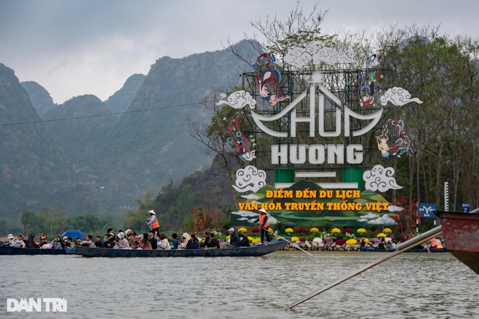 Longest spring festival opens in Hanoi - 1