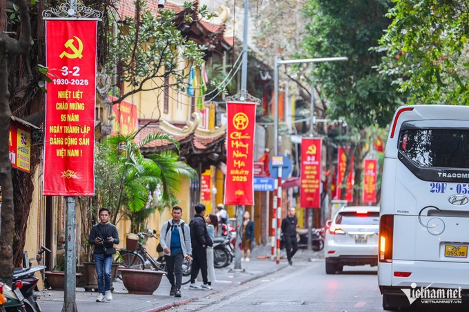 Hanoi streets decorated for communist party's 95th founding anniversary - 8