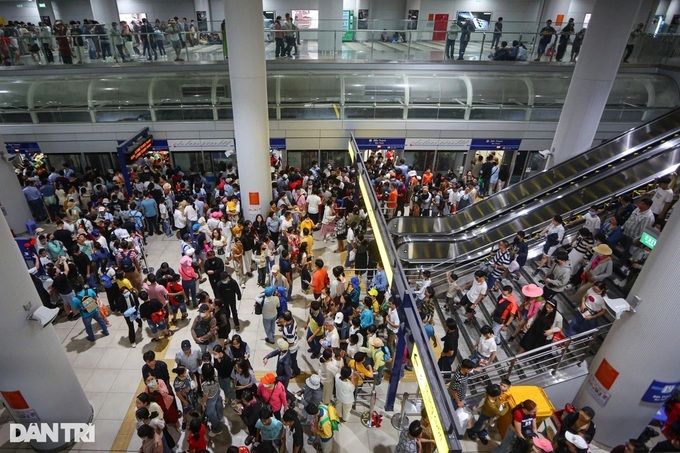 HCM City metro line serves 761,000 passengers during Tet - 1