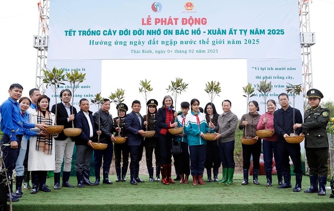 10,000 trees granted to Thai Binh Province - 1