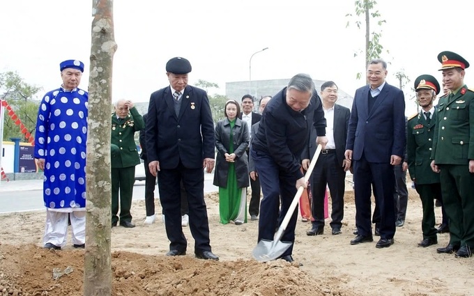 Party leader To Lam launches tree planting festival in Hung Yen - 1