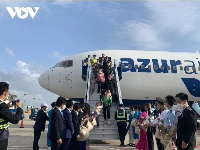 Azur Air and Aeroflot to open direct air routes to Cam Ranh - 1