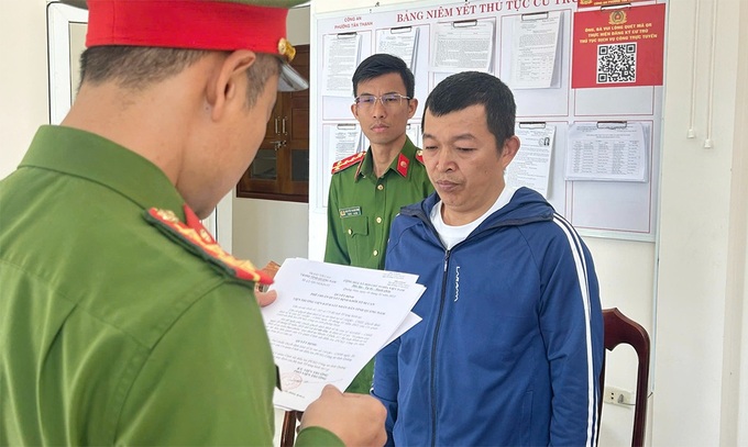 Quang Nam bartender arrested over toxic alcohol deaths - 1